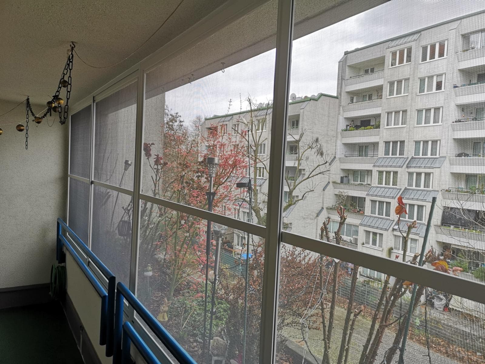 Katzensicherer Balkon mit Schiebeelementen und Pet-Gewebe in Wien-Brigittenau